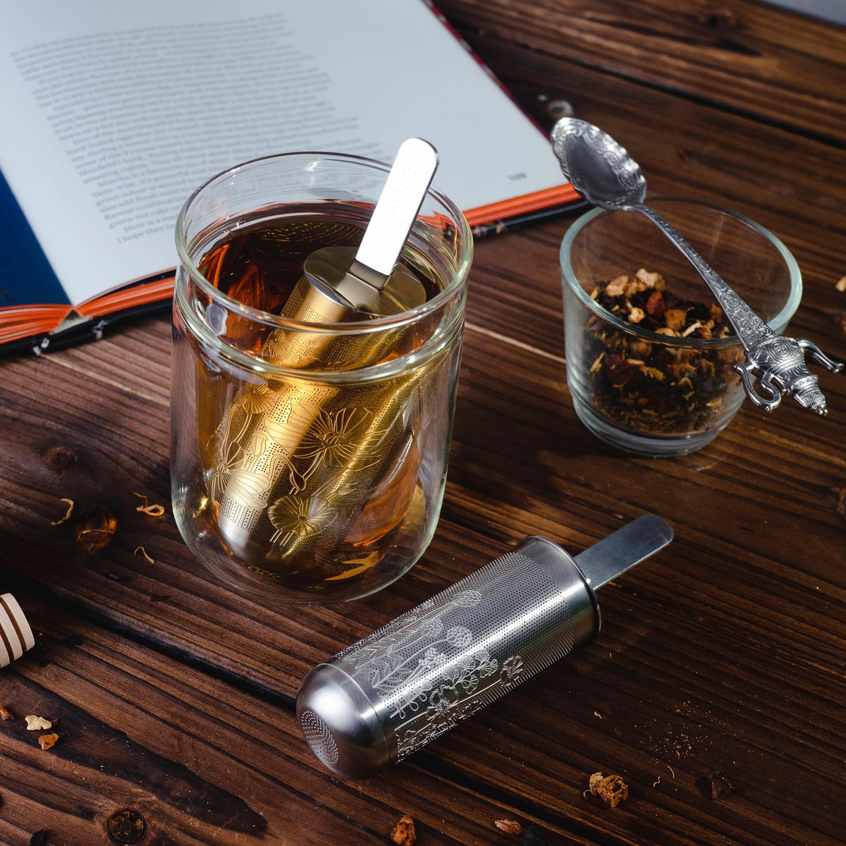 01liv gold finish adds a luxurious touch to your tea ritual