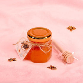 Adabocute lid stickers personalize lids for a stylish, coordinated bee-themed celebration.