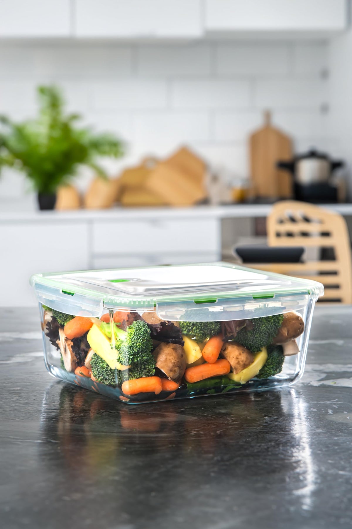 AGTRADE borosilicate bowl marinating large portions in the fridge.