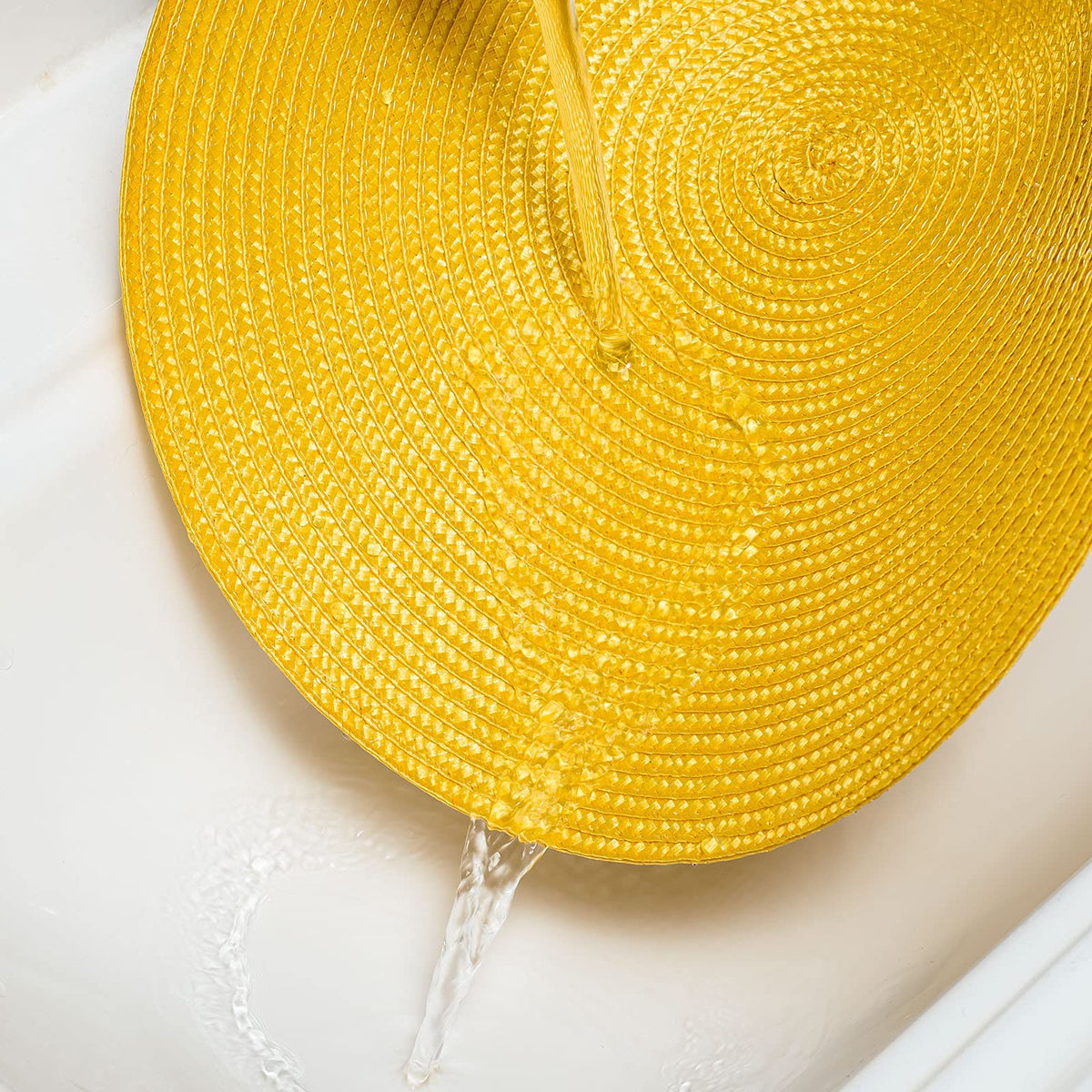 AHHFSMEI yellow placemats brighten tables and coordinate with décor.