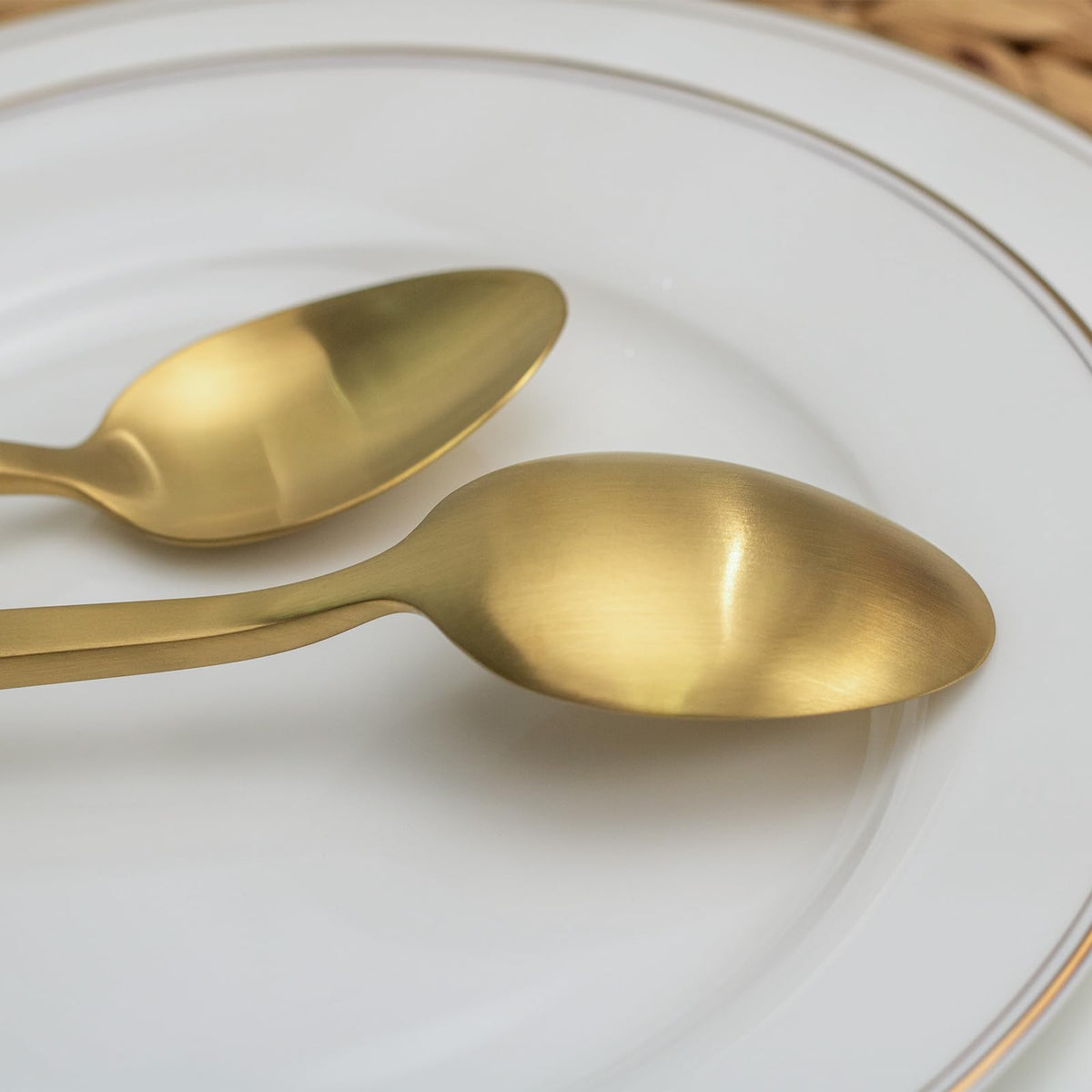 Detailed edge and satin finish of Alata Cube Gold.