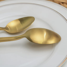 Detailed edge and satin finish of Alata Cube Gold.