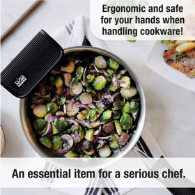 All-Clad silicone grip set demonstrates heat protection up to 500℉ on hot cookware