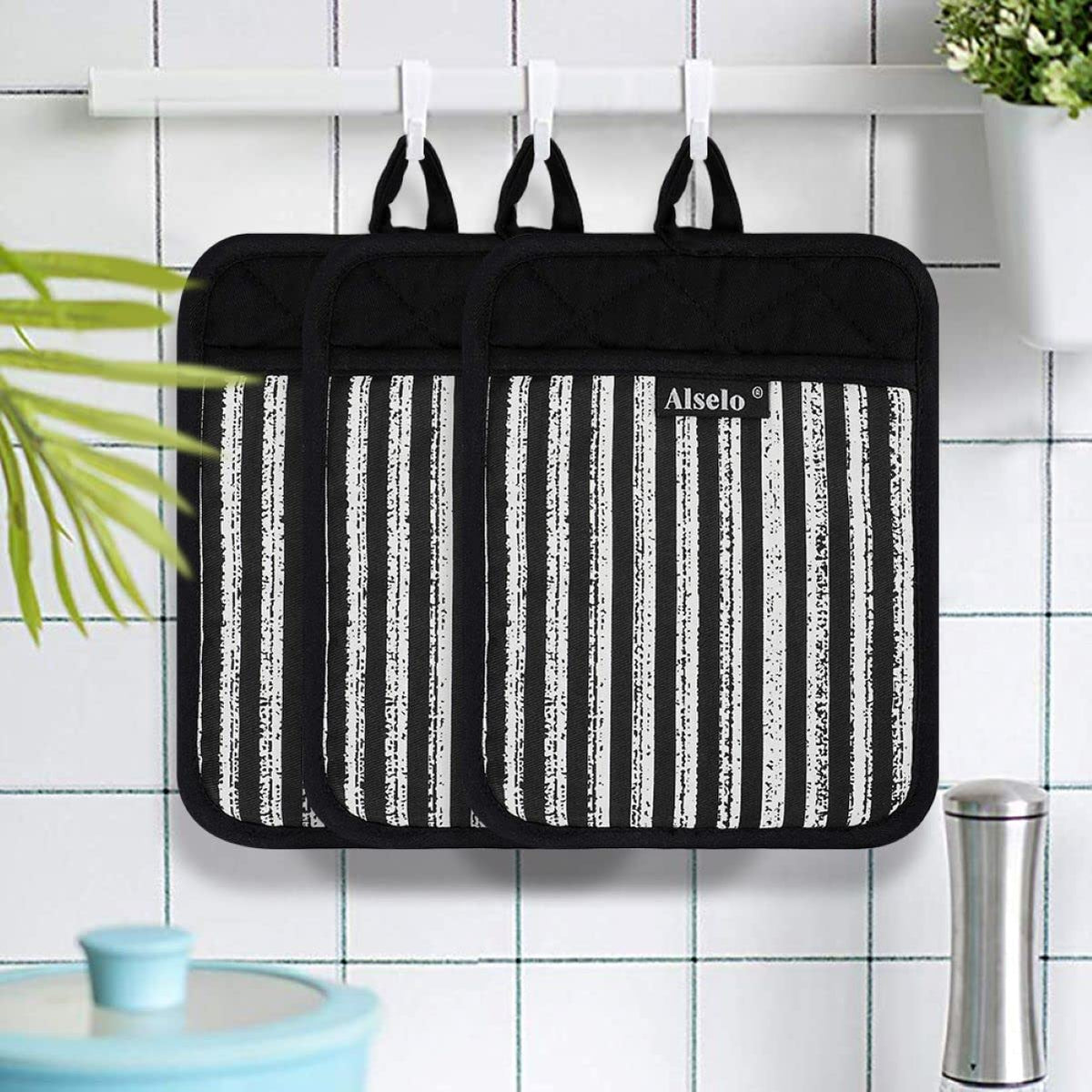 Alselo colorful 3-pack kitchen decor adds style to tasks.