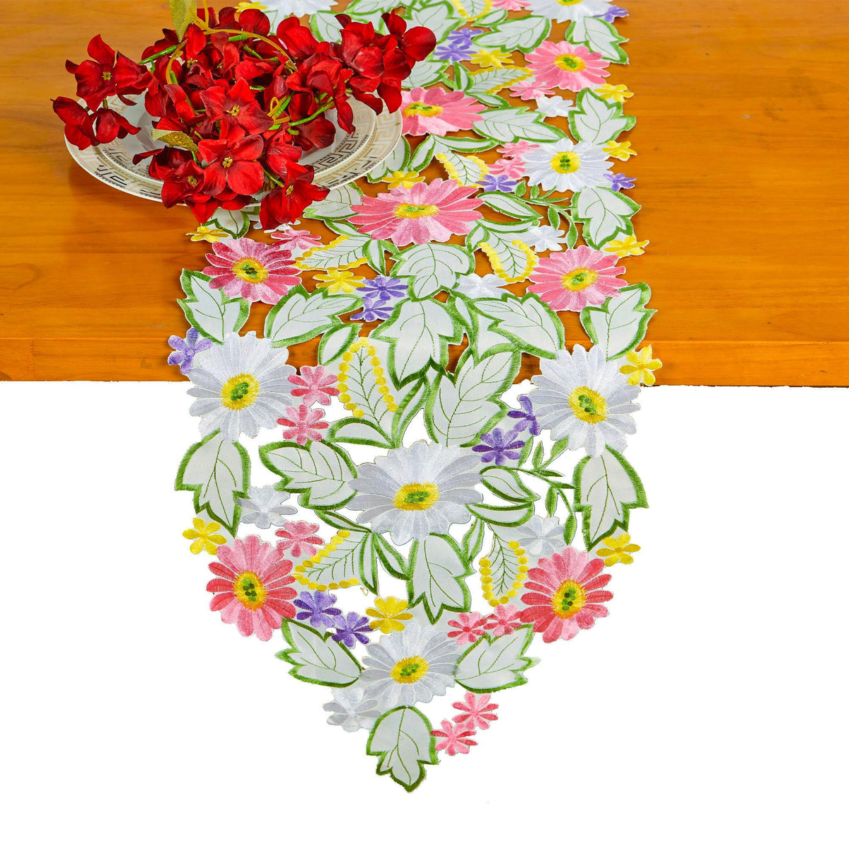 AMARED soft-texture polyester runner enhances meals and gatherings