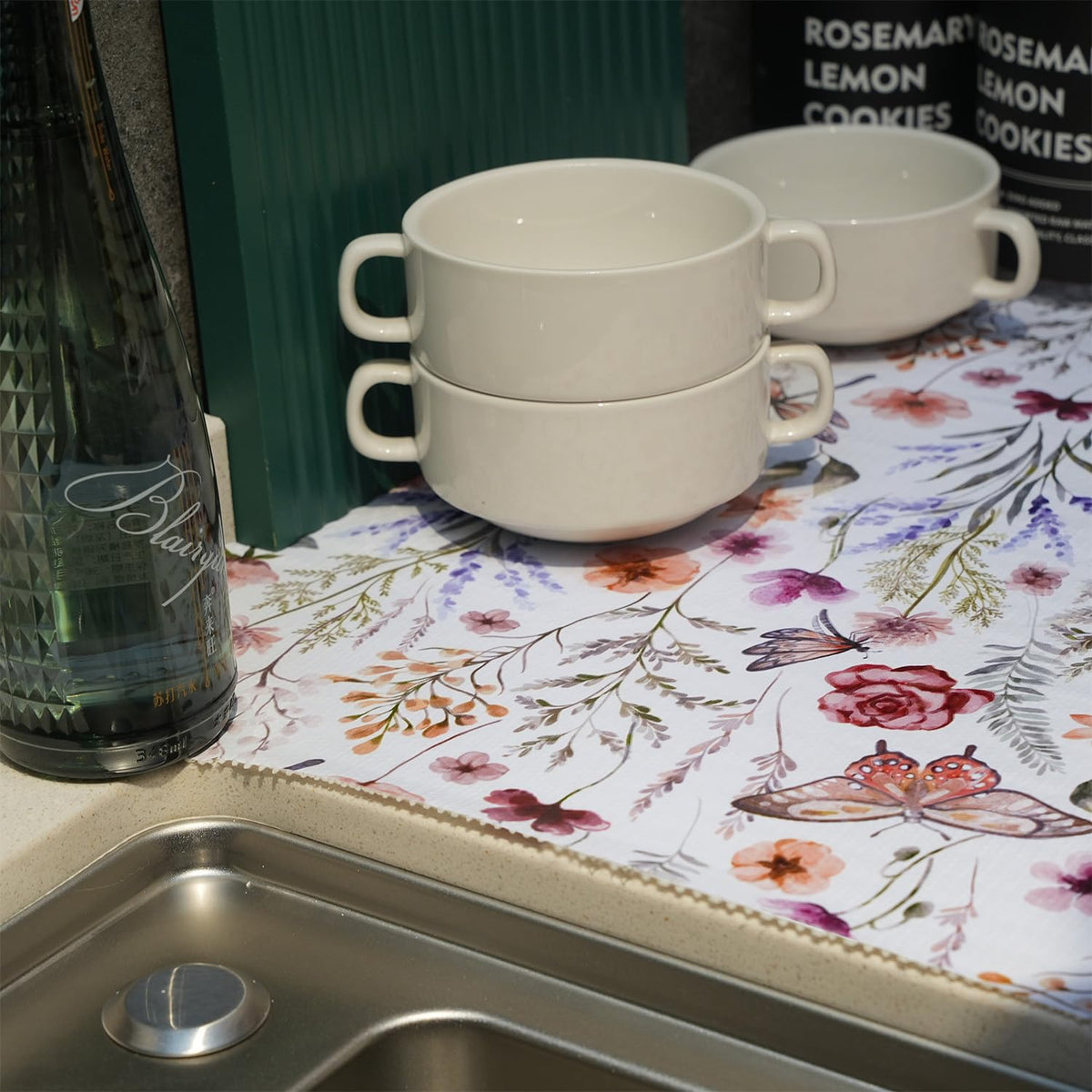 Amiitay non-adhesive liner removes without leaving residue behind.