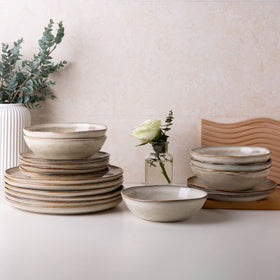 AmorArc ceramic dinner plates with a two-glaze finish for an elevated table look.