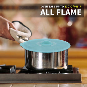 Andyken silicone lid microwave cover keeps splatters contained during heating.