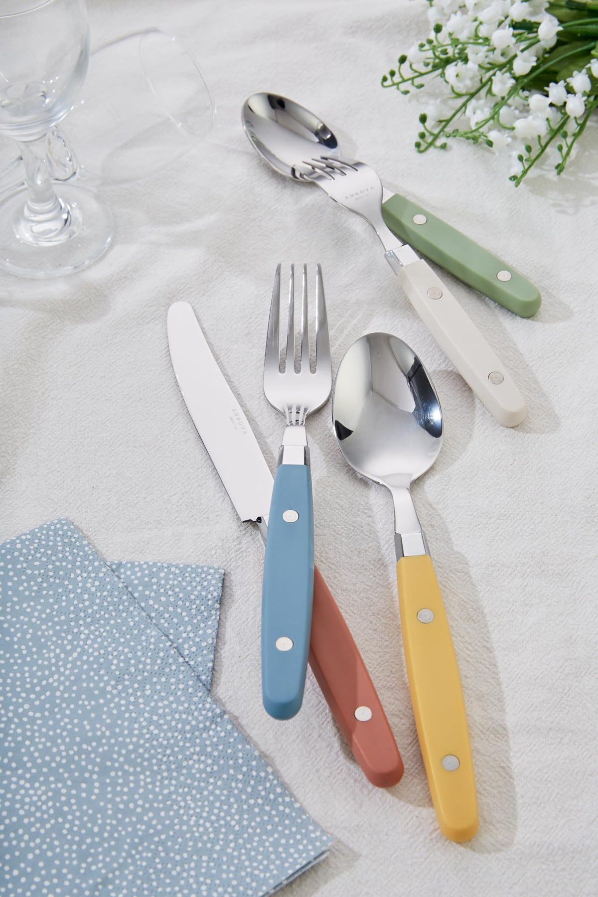Annova 20-piece set designed for four people with balanced weight for comfortable dining.
