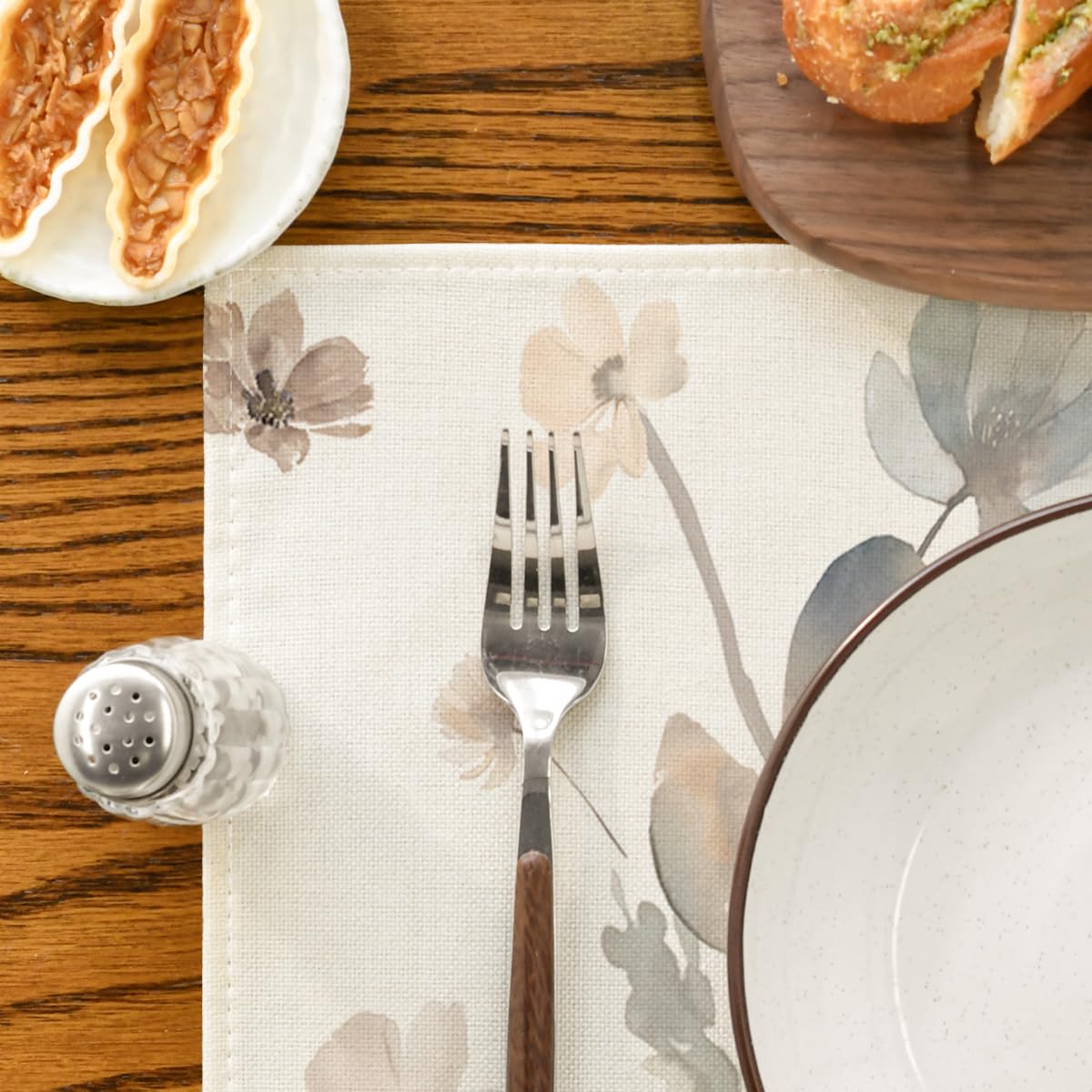 Artoid Mode set of 4 placemats enhances family gatherings.
