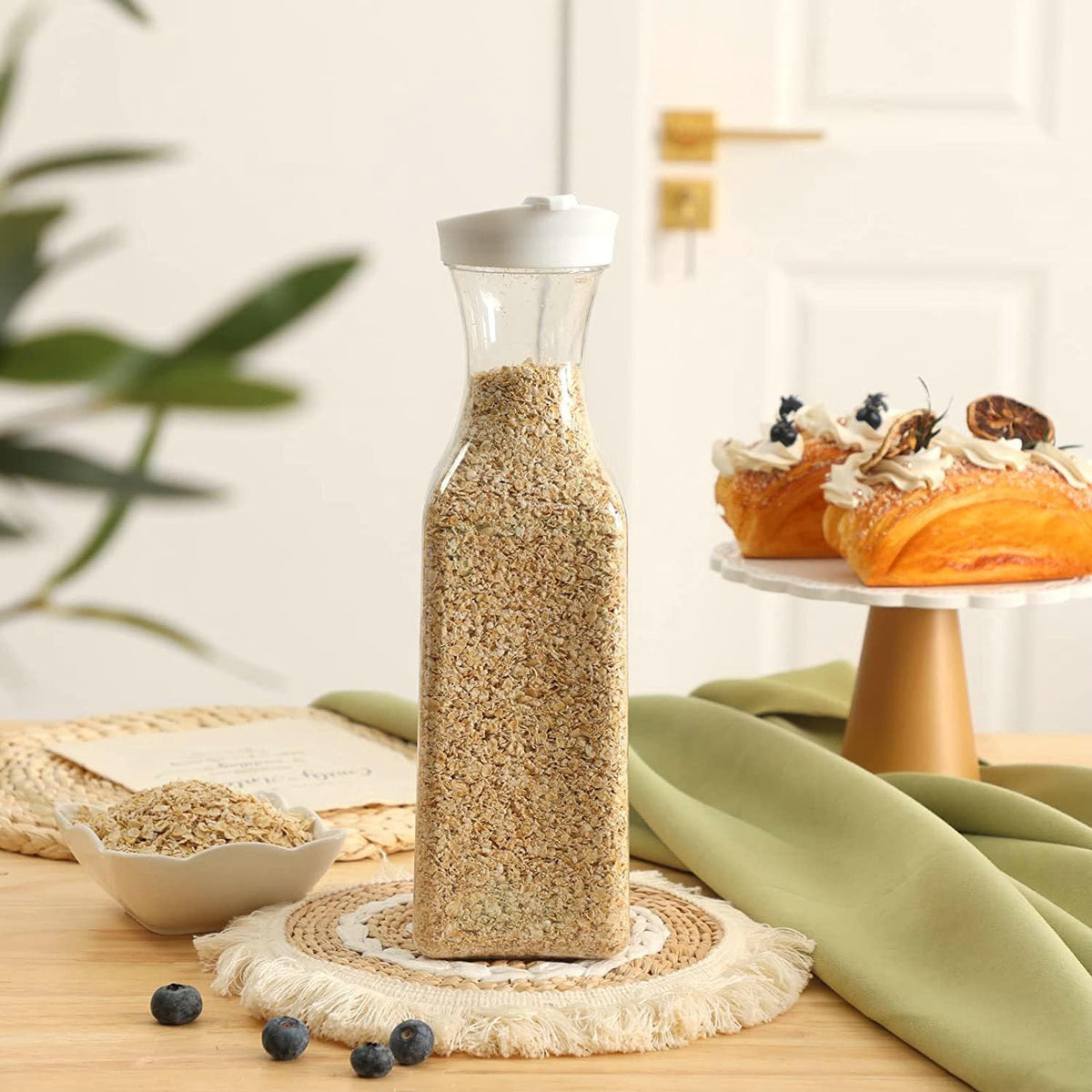 ASANMEYO pour-spout detail provides smooth beverage pouring.