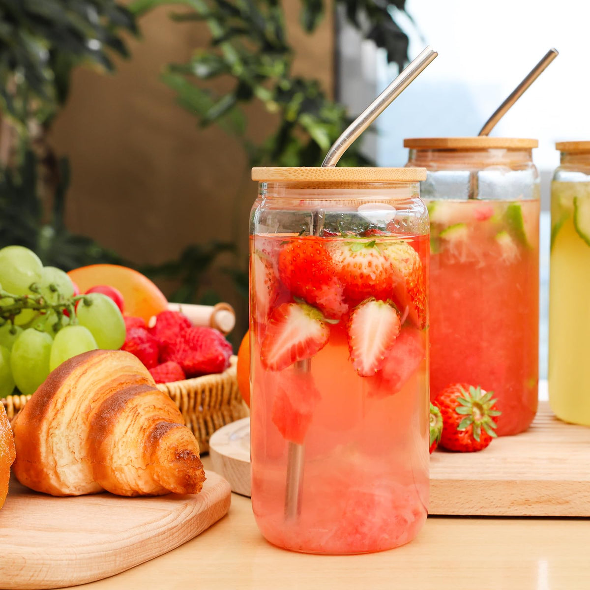 Bamboo lids seal in freshness for coffee, juice, or tea with ASKIZ