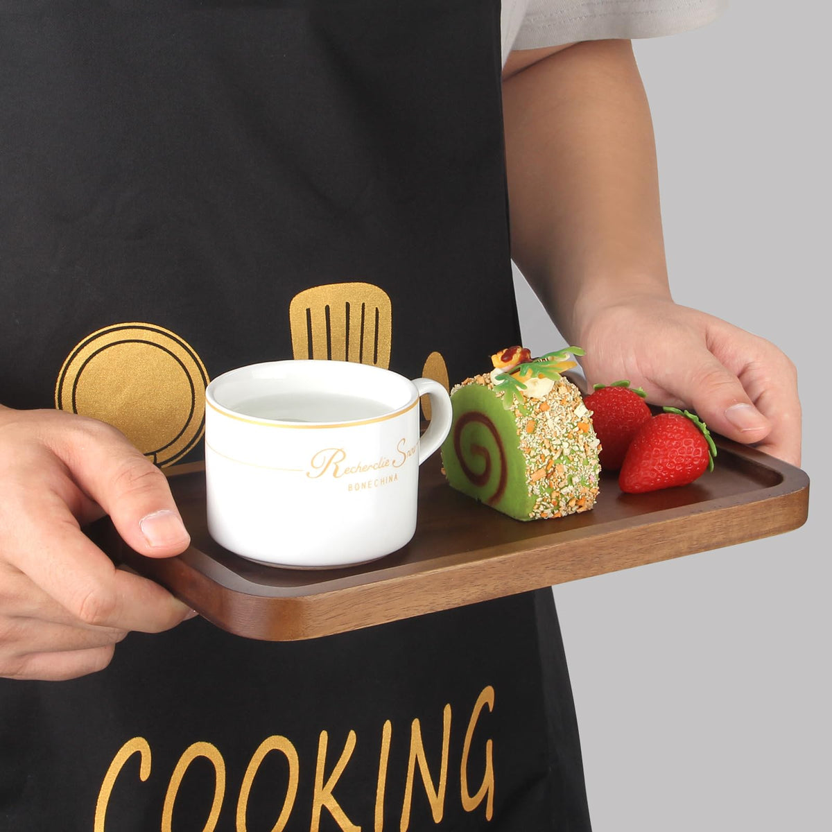 Ayiaren no-spill edge design helps keep sauces contained