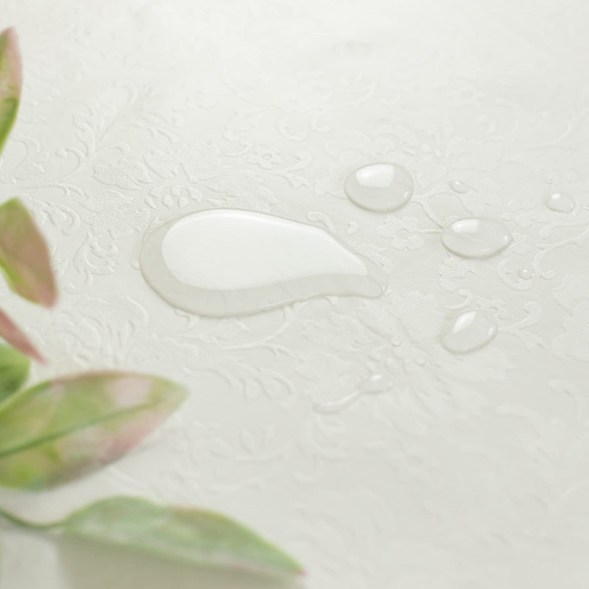 Benson Mills Deluxe table pad easy to wipe clean after use
