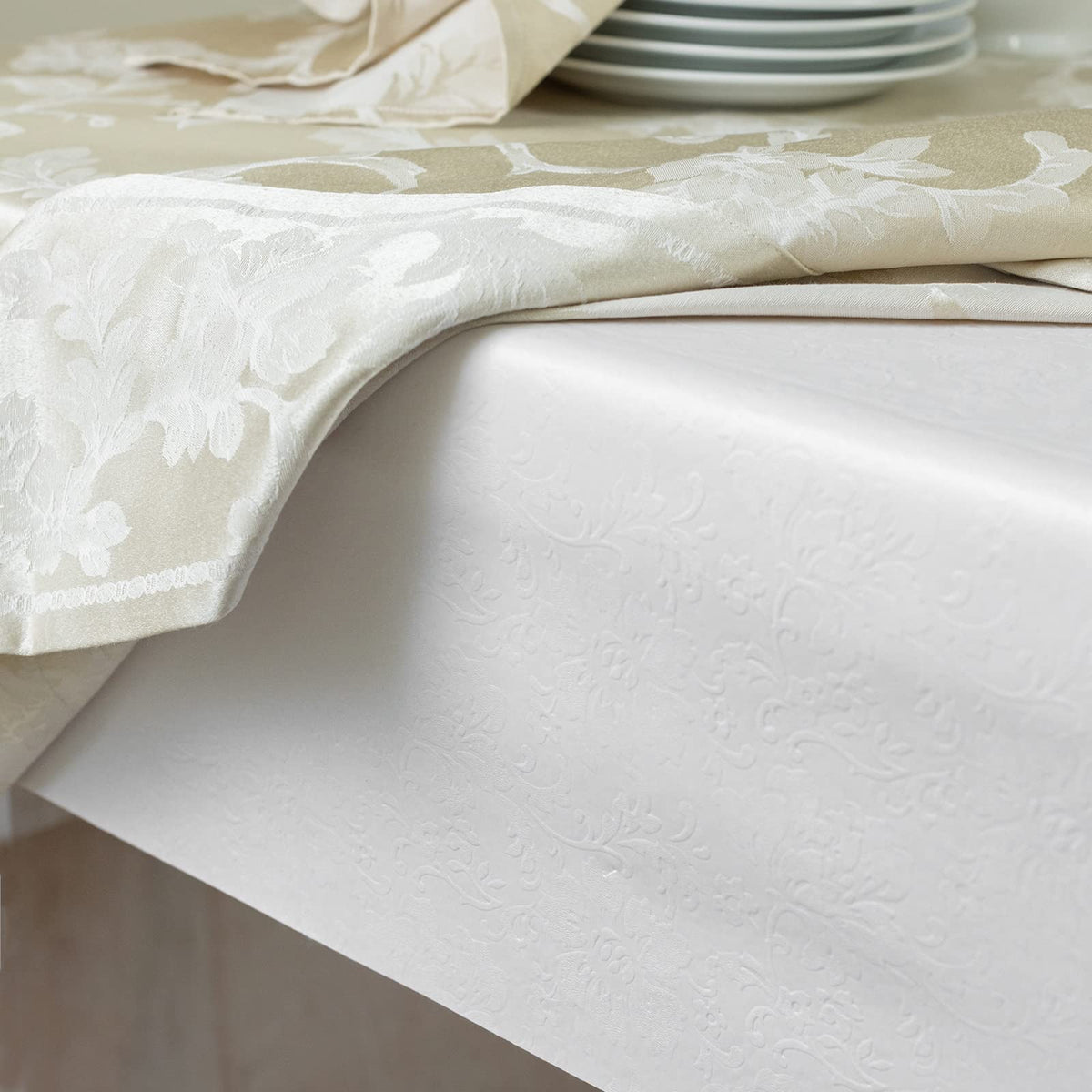 Benson Mills Deluxe table pad waterproof top—guards against spills and moisture