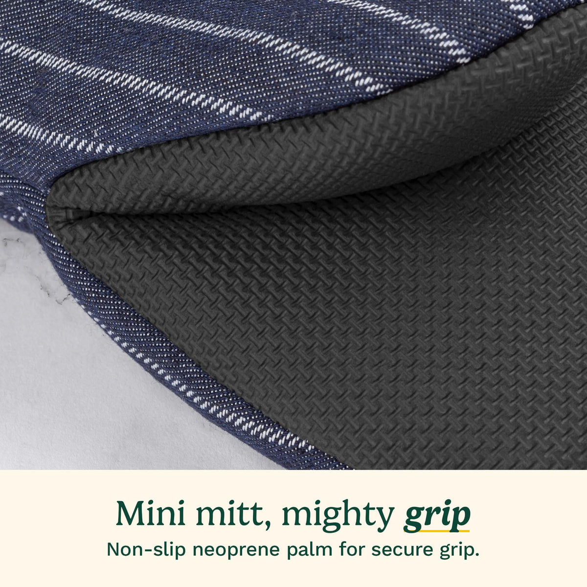 Best Brands Cuisinart Heritage mini oven mitts cotton filling adds comfort and extra protection.
