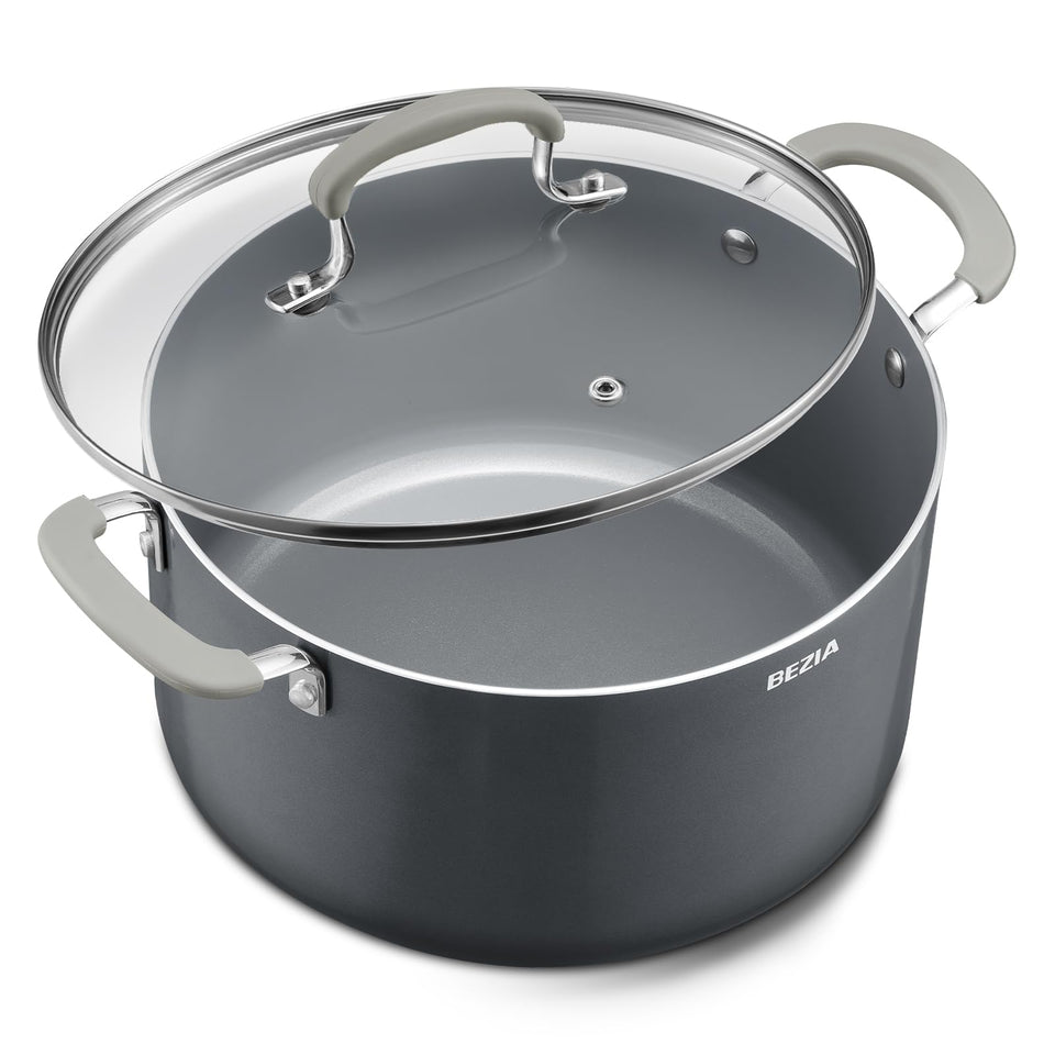 BEZIA 10-quart stock pot with lid, ideal for roasts and large soups.