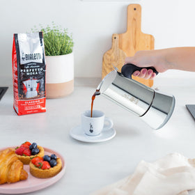 Bialetti Venus packaging image suggests a gift-ready presentation