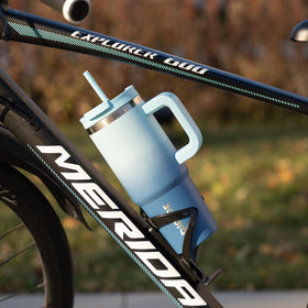 BJPKPK cupholder-friendly tumbler with ergonomic handle for easy carrying.