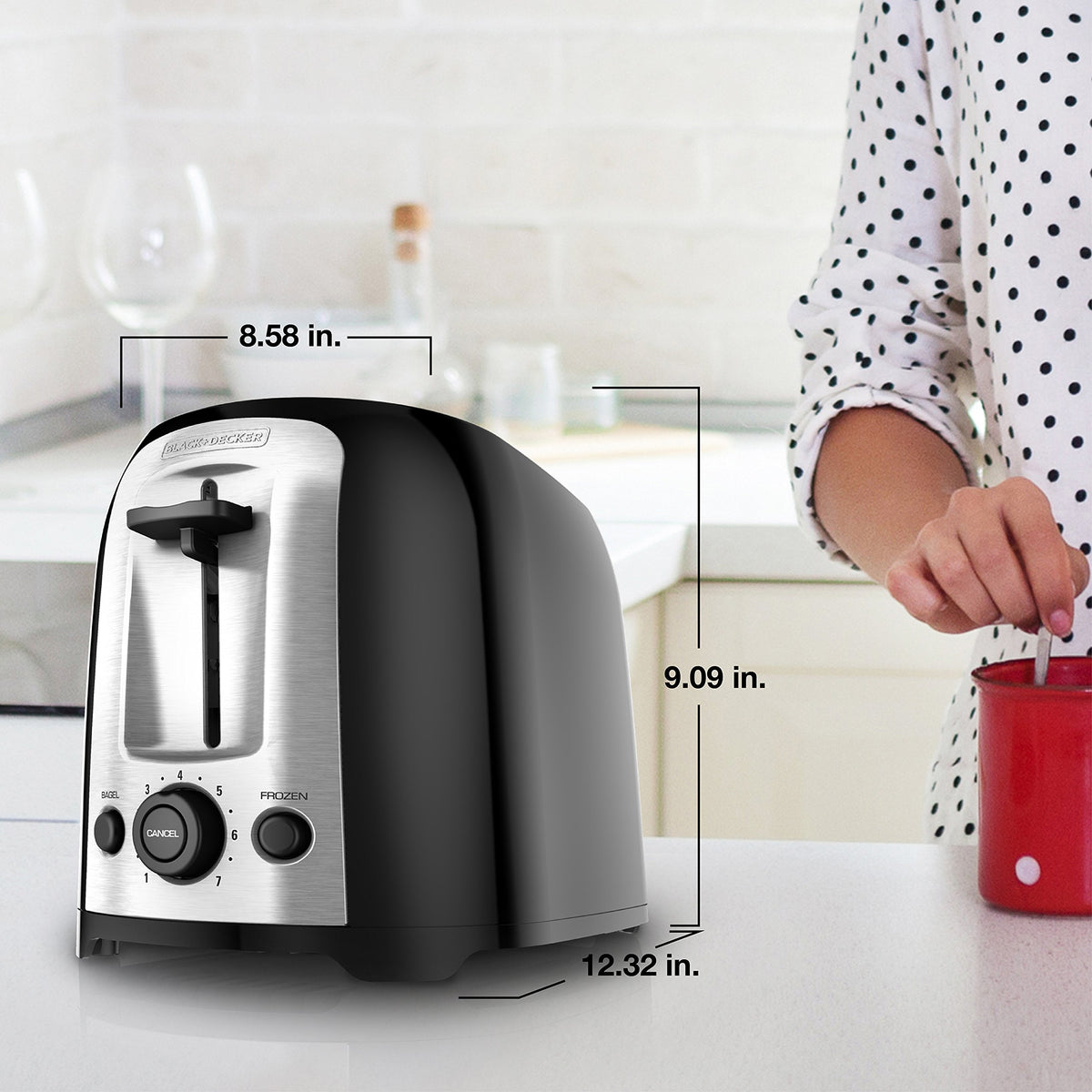BLACK+DECKER TR1278BD control buttons simplify settings.