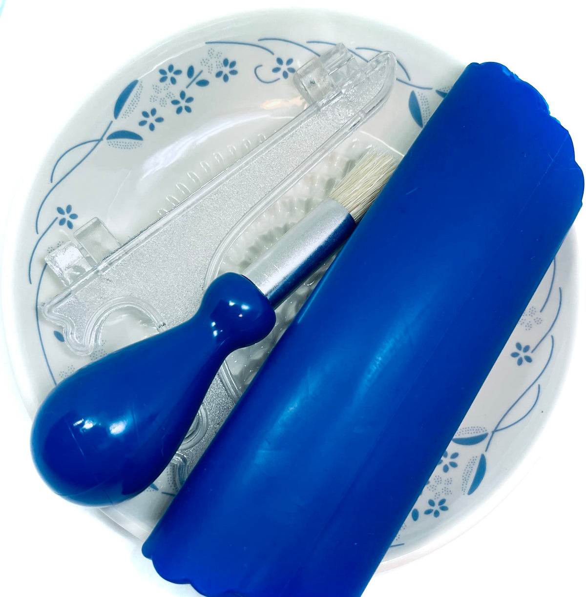 BonCera peeler tube for quick garlic peeling and prep