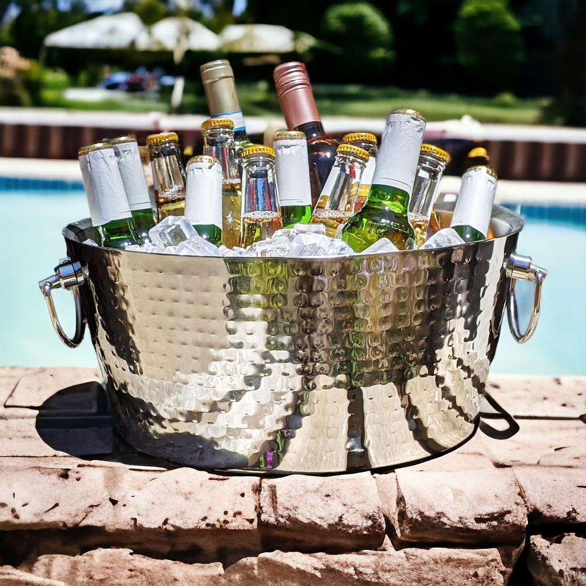 BREKX insulated double-walled beverage tub preserves ice for hours at outdoor parties.