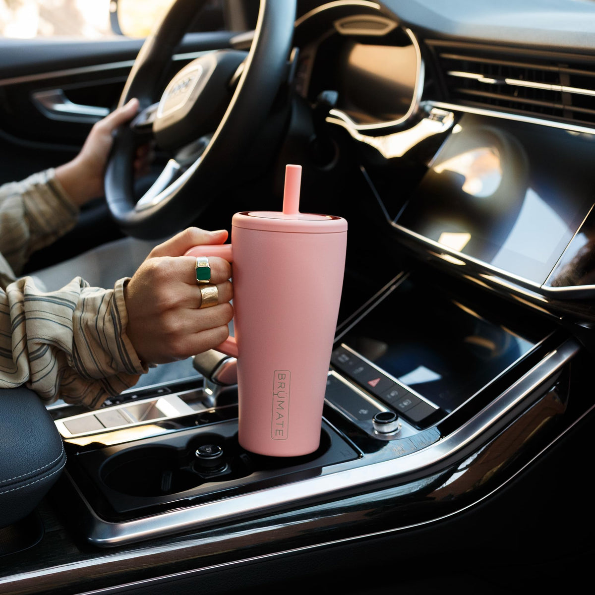 BrüMate Era leakproof lid ensures secure transport in bags.