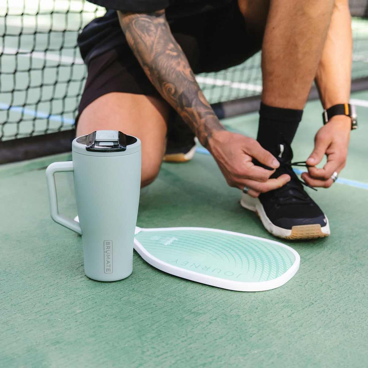 BevGuard insulation keeps drinks cold for hours in Era Flip 30oz.