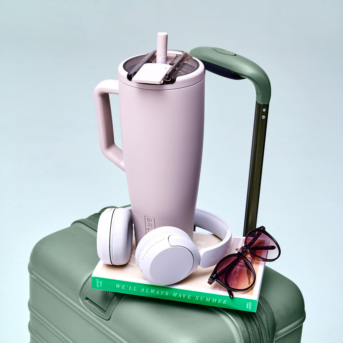 BrüMate Era Flip BevGuard insulation keeps drinks cold for 24+ hours.