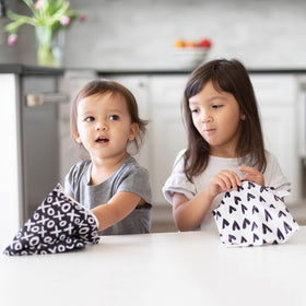 Bumkins snack bag with hearts pattern ideal for kids' school lunches.