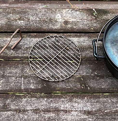 Camping Moon round grid supports roasting, steaming, and baking.