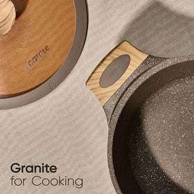 CAROTE easy-clean design demonstrated with quick wipe-down after cooking.