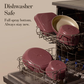 CAROTE included utensil and silicone pad complete the kit.