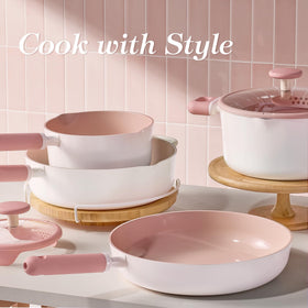CAROTE pink spatula included with pan for convenient prep