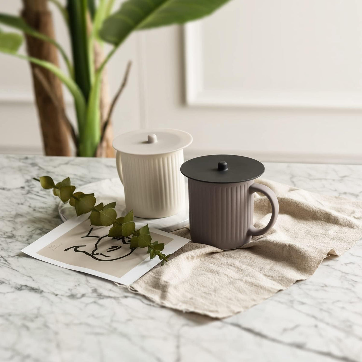 Carrotez BPA-free silicone lid withstands heat up to 482°F.