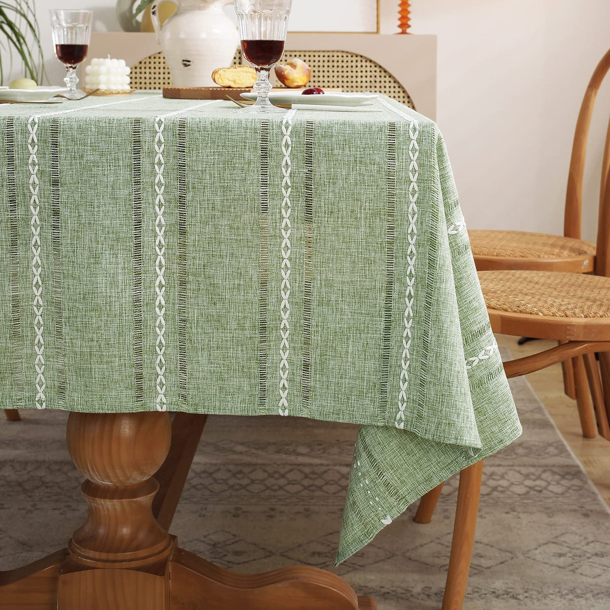 Chassic rectangle tablecloth ideal for birthdays and everyday meals