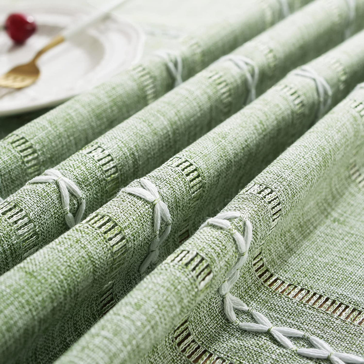 Chassic machine washable design suitable for easy care
