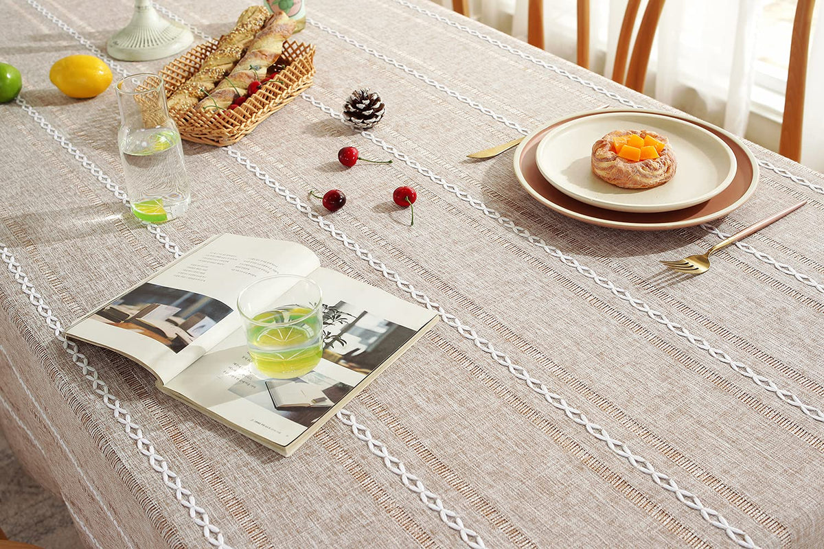Chassic holiday dining scene with farmhouse-inspired styling