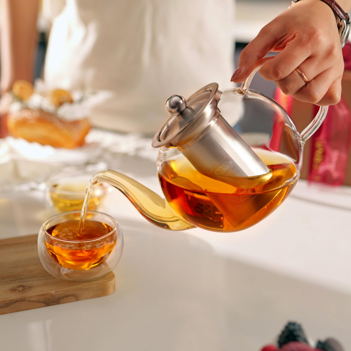 CNGLASS 40oz teapot suited for blooming and loose leaf blends.
