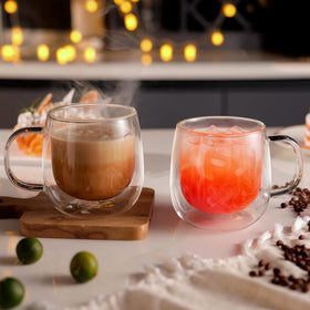 CNGLASS insulated borosilicate mug stays cool to touch on the outside.