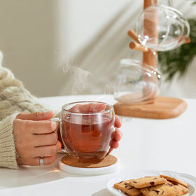 CNGLASS insulated mug provides heat retention without scorching fingers.