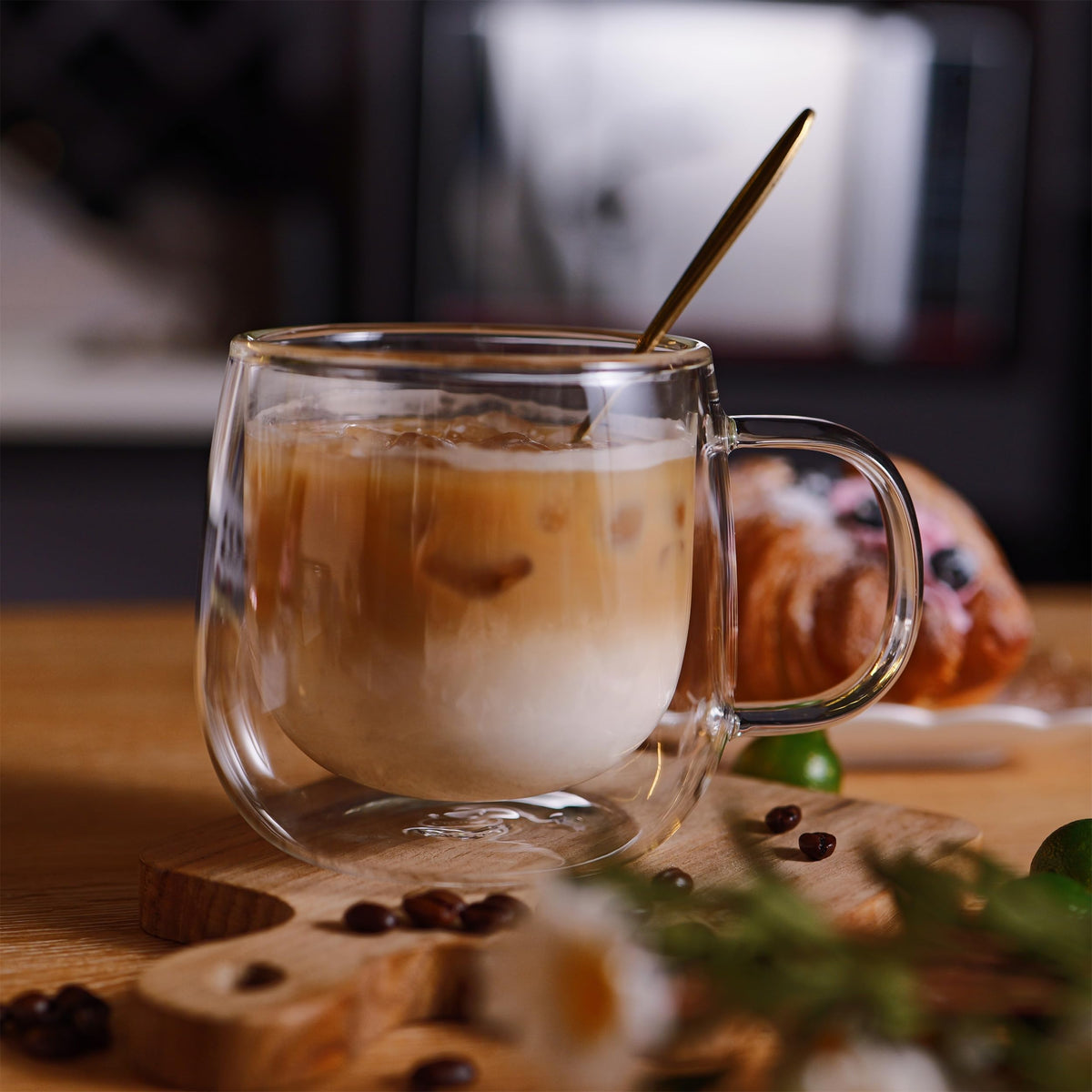 CNGLASS insulated mug maintains temperature for longer sips