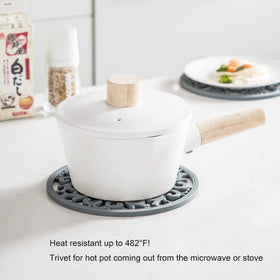Colinda silicone trivet texture highlights non-slip grip for hot dishes.