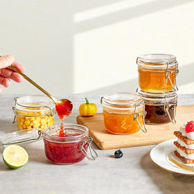 ComSaf clamp-lid spice jar keeps herbs secure and fragrant.