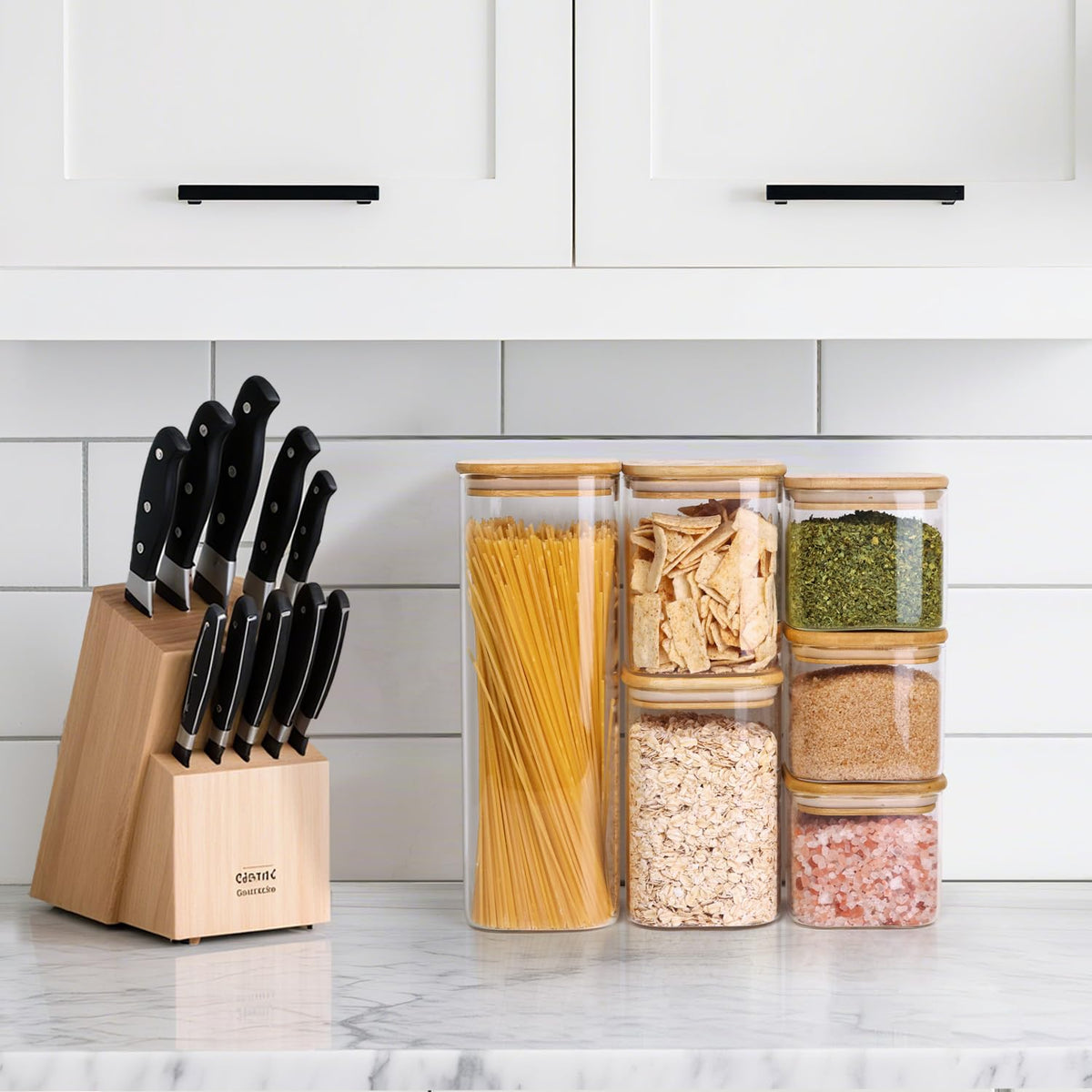 Transparent ComSaf jar shows remaining pasta at a glance for meal planning.