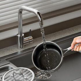 COOKER KING glass lid for easy monitoring of heat and flavors.