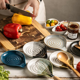 Cormomu counter spoon rest protects surfaces from drips and mess.