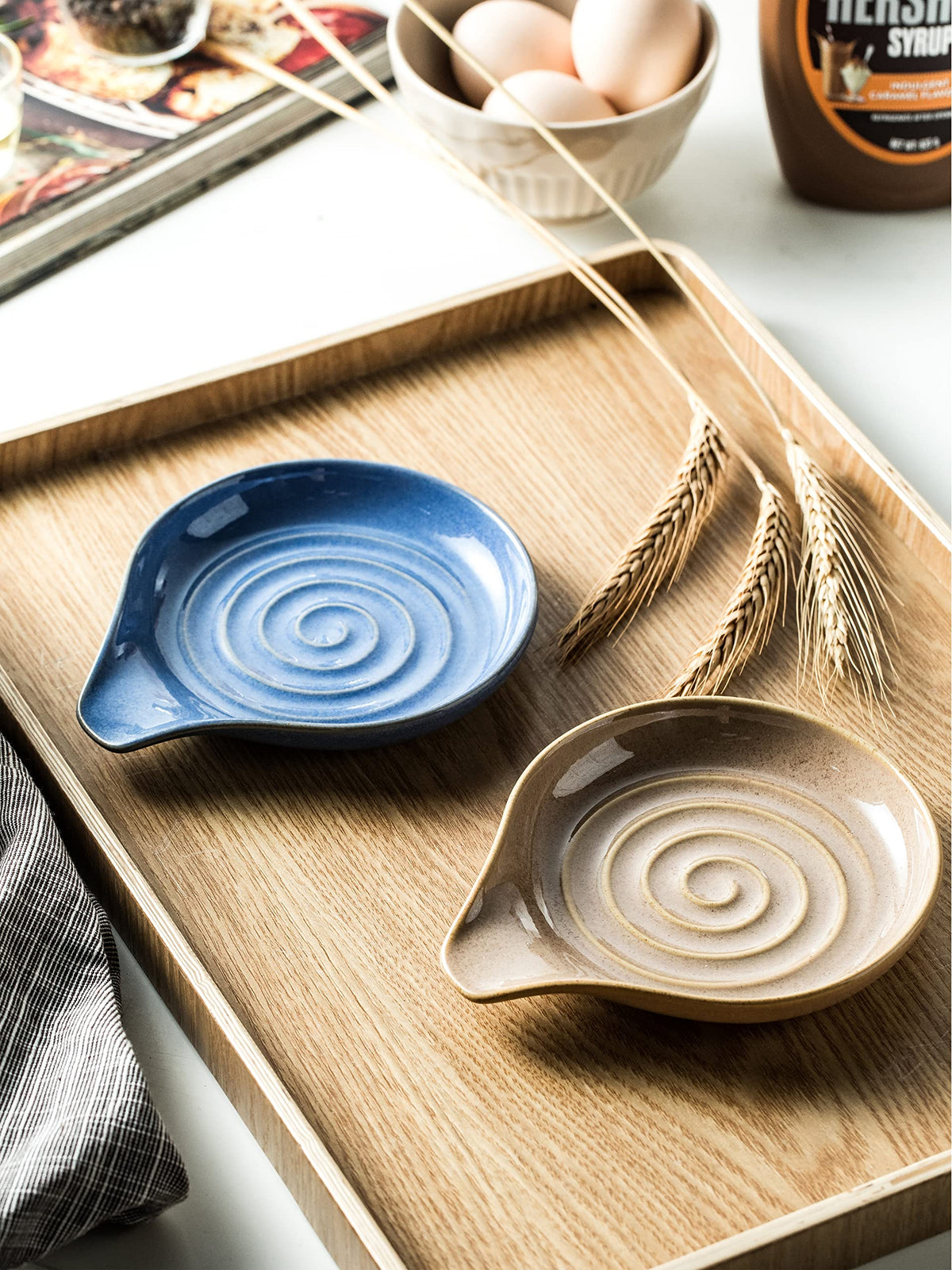 Cormomu large spoon rest on counter measures 6.1 by 5 inches.