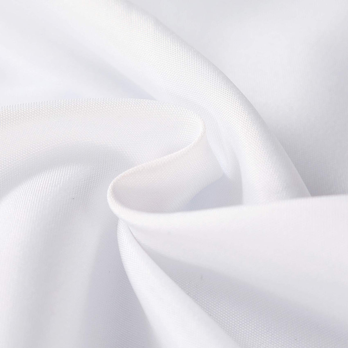 Cupuamon banquet scene features white tablecloth for polished dining look.
