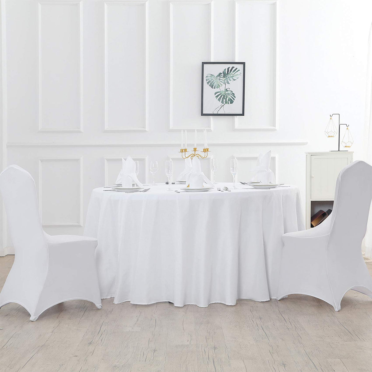 Cupuamon outdoor picnic setup with white tablecloth demonstrates versatile use.